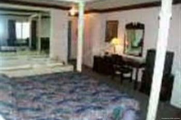 Flamingo Inn (Whitecourt)